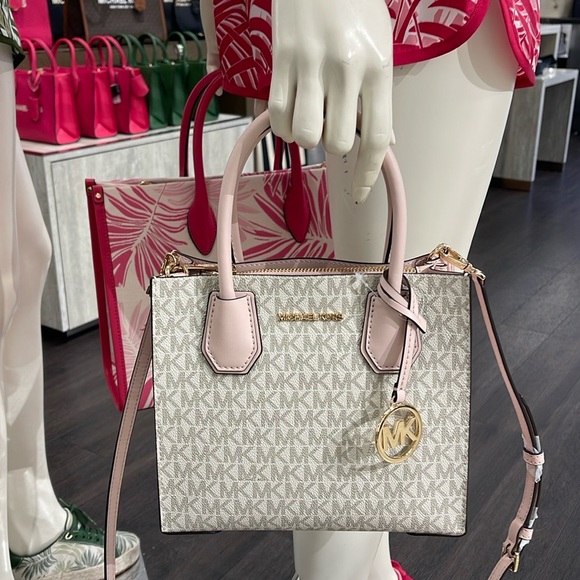 MICHAEL KORS
Mercer Medium Logo and Leather Accordion Crossbody Satchel Messengr - Picture 8 of 16